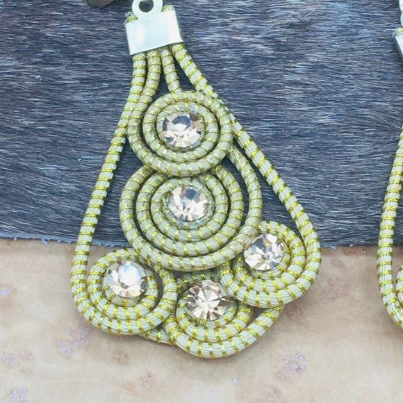 Golden grass chandelier earrings - Picture 3 of 5